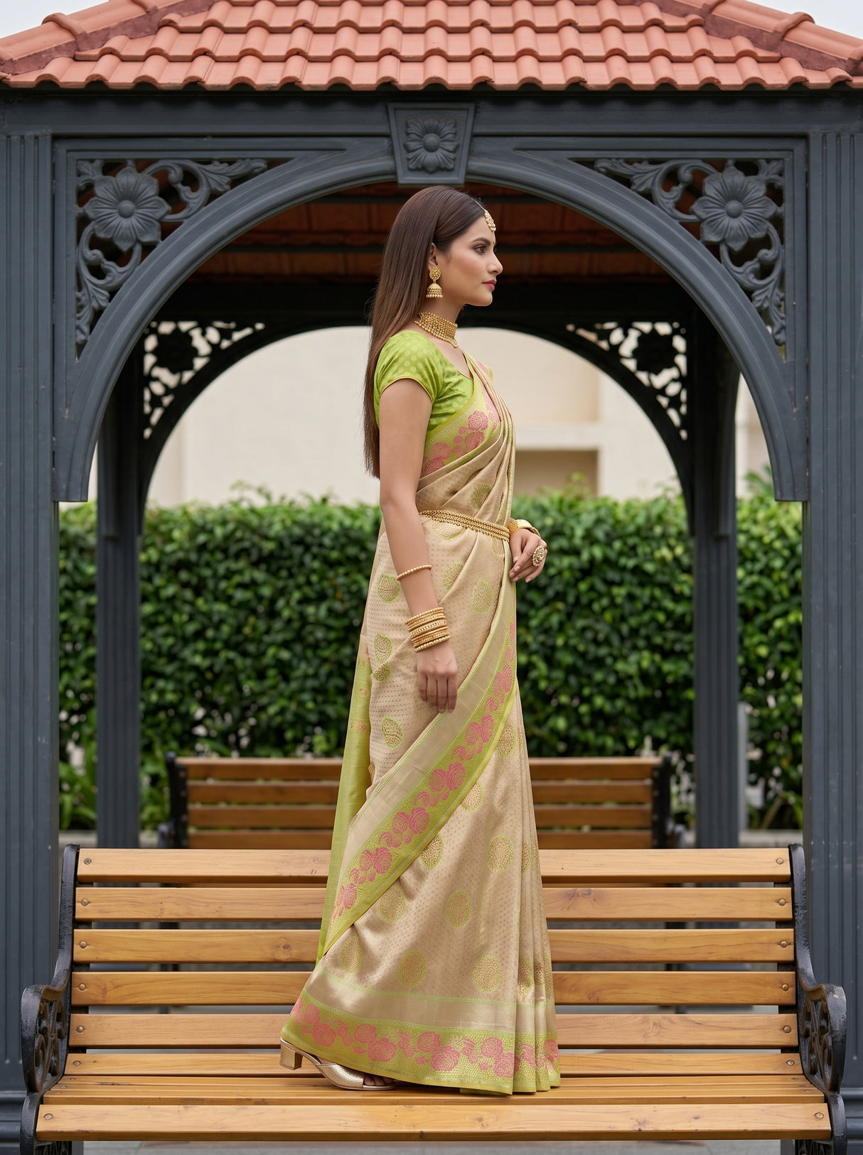 MIMOSA Saree Saree — pose 3 styling detail
