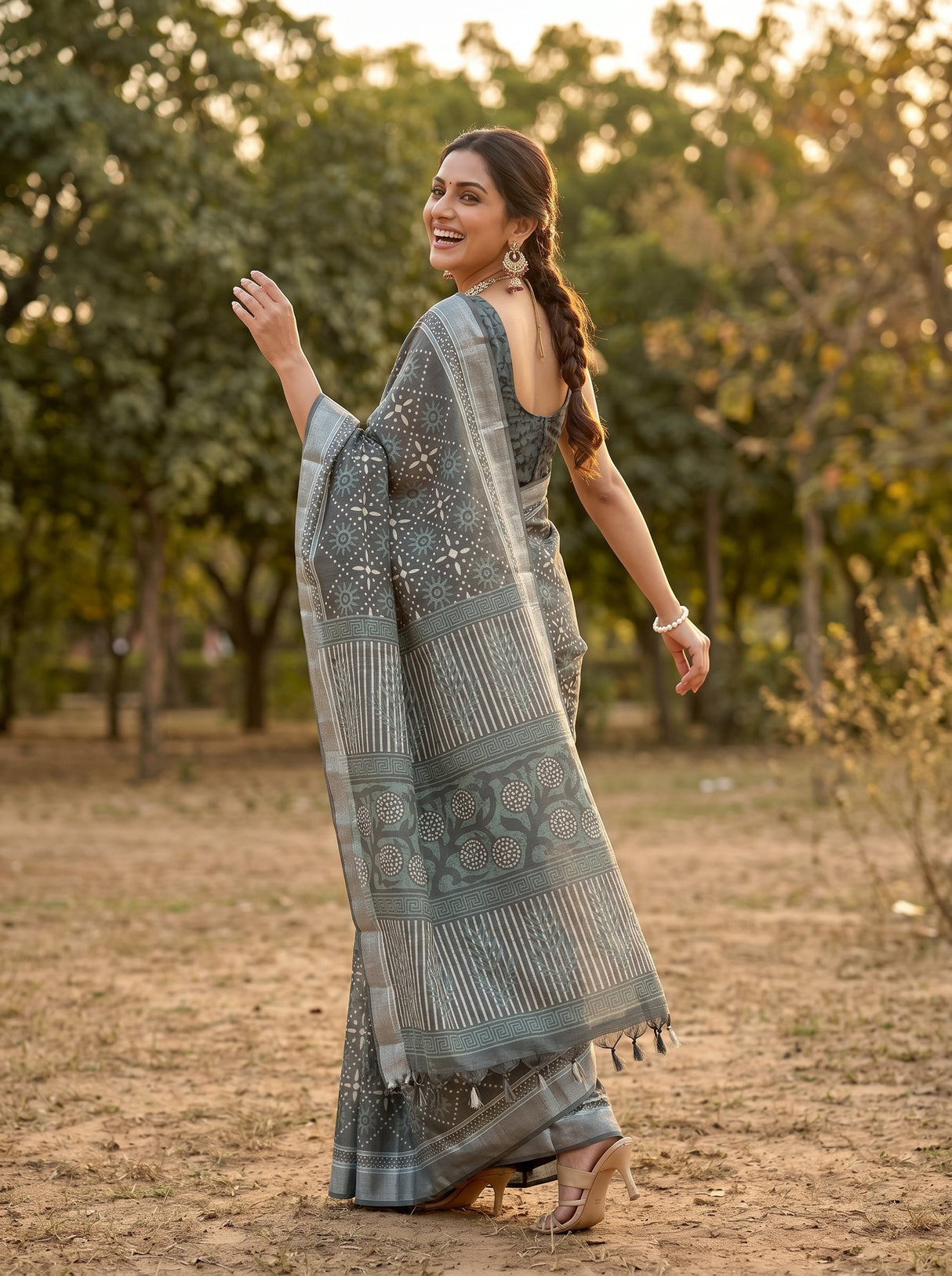 MIMOSA Grey Saree Saree — pose 9 styling detail