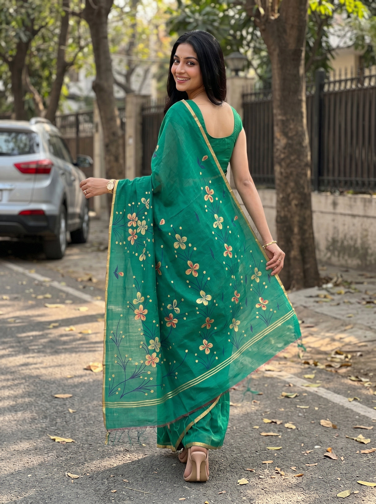 MIMOSA Saree Saree — pose 2 styling detail