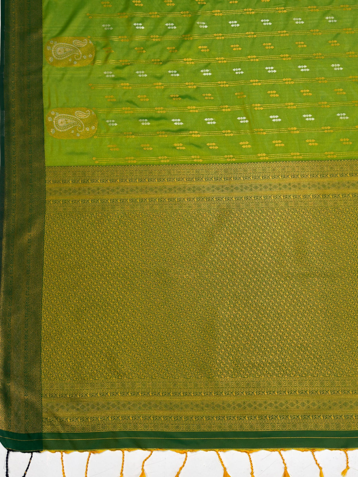 MIMOSA Olive Saree Saree — pallu and zari work detail