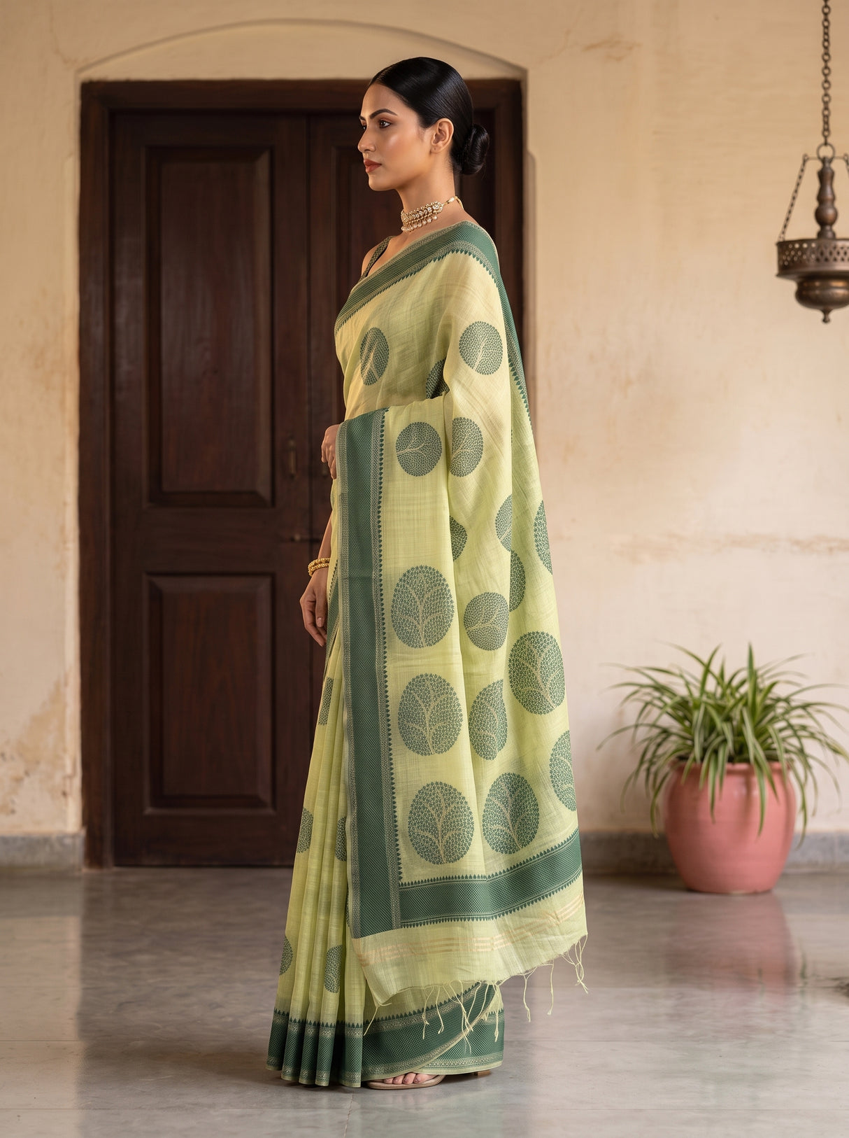 MIMOSA Saree Saree — pose 3 styling detail