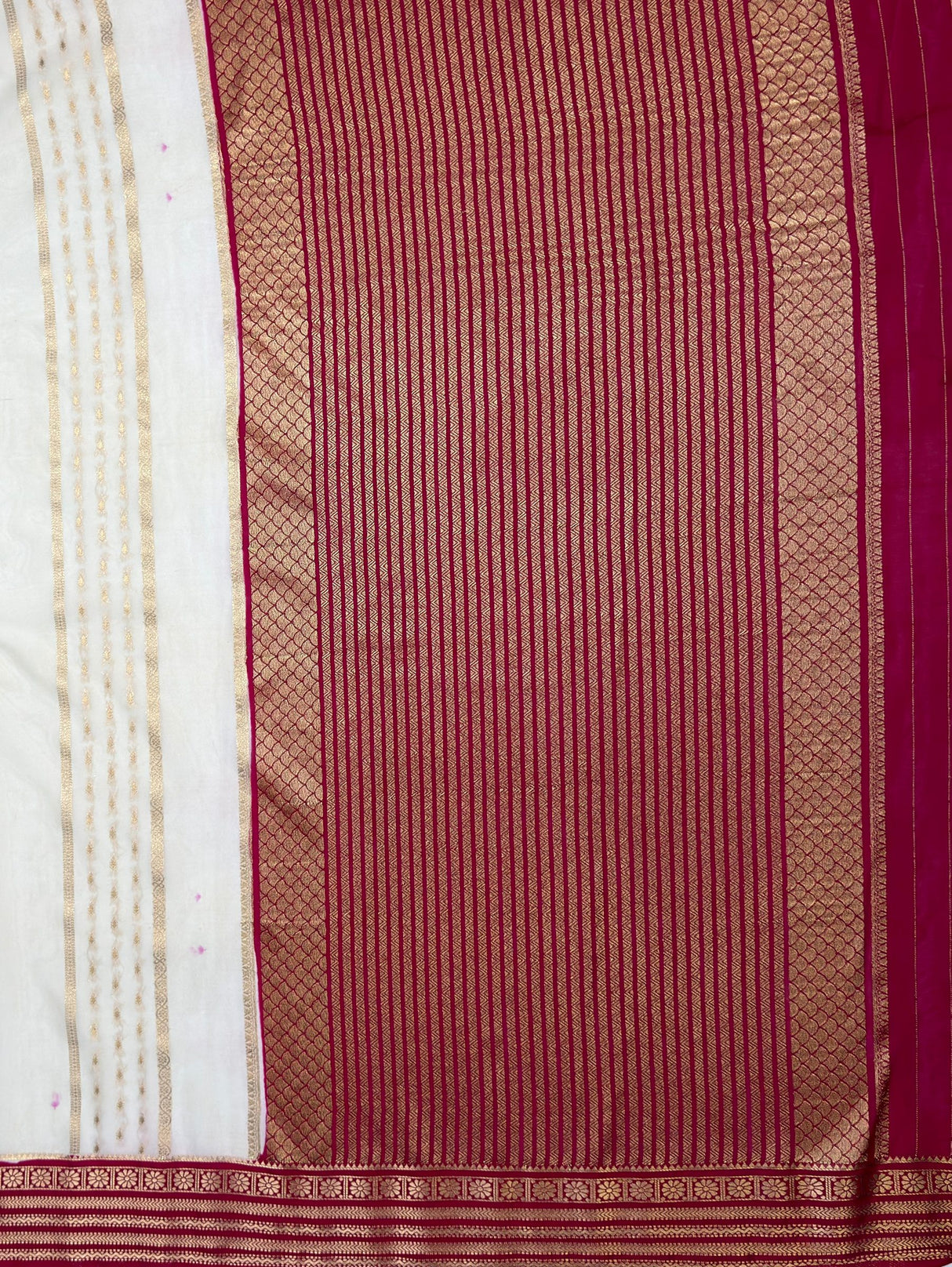 MIMOSA Half White Saree Saree — pallu and zari work detail