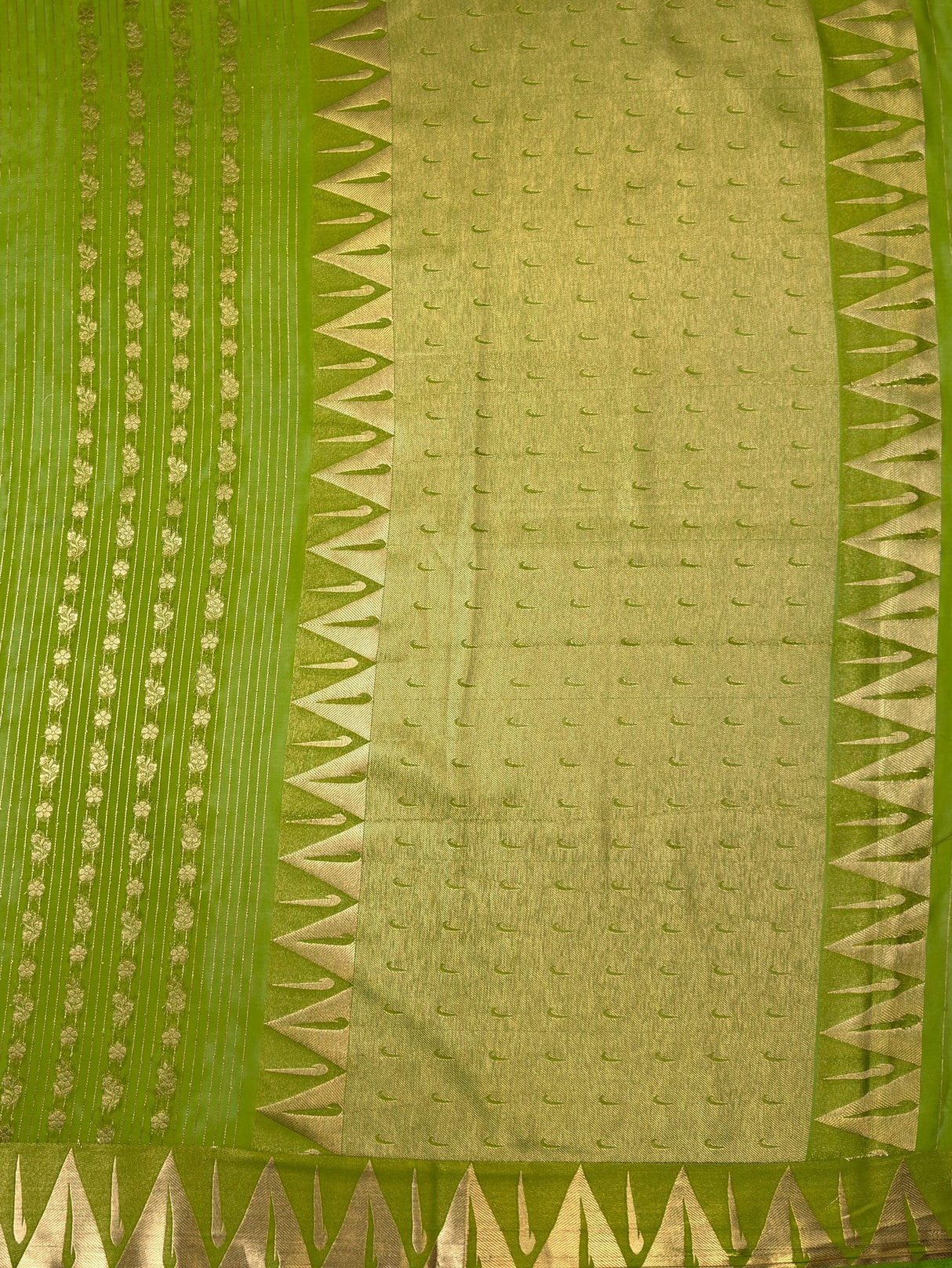 MIMOSA Olive Saree Saree — pallu and zari work detail