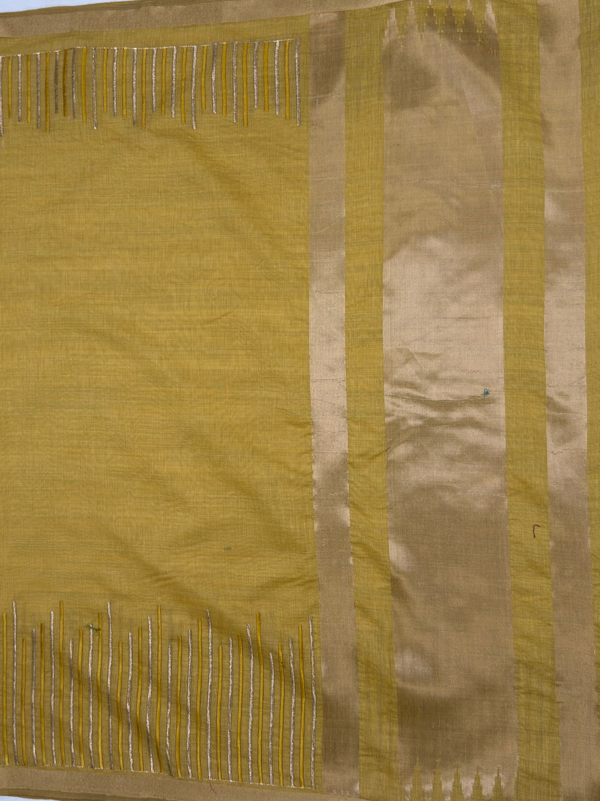 MIMOSA Gold Saree Saree — pallu and zari work detail