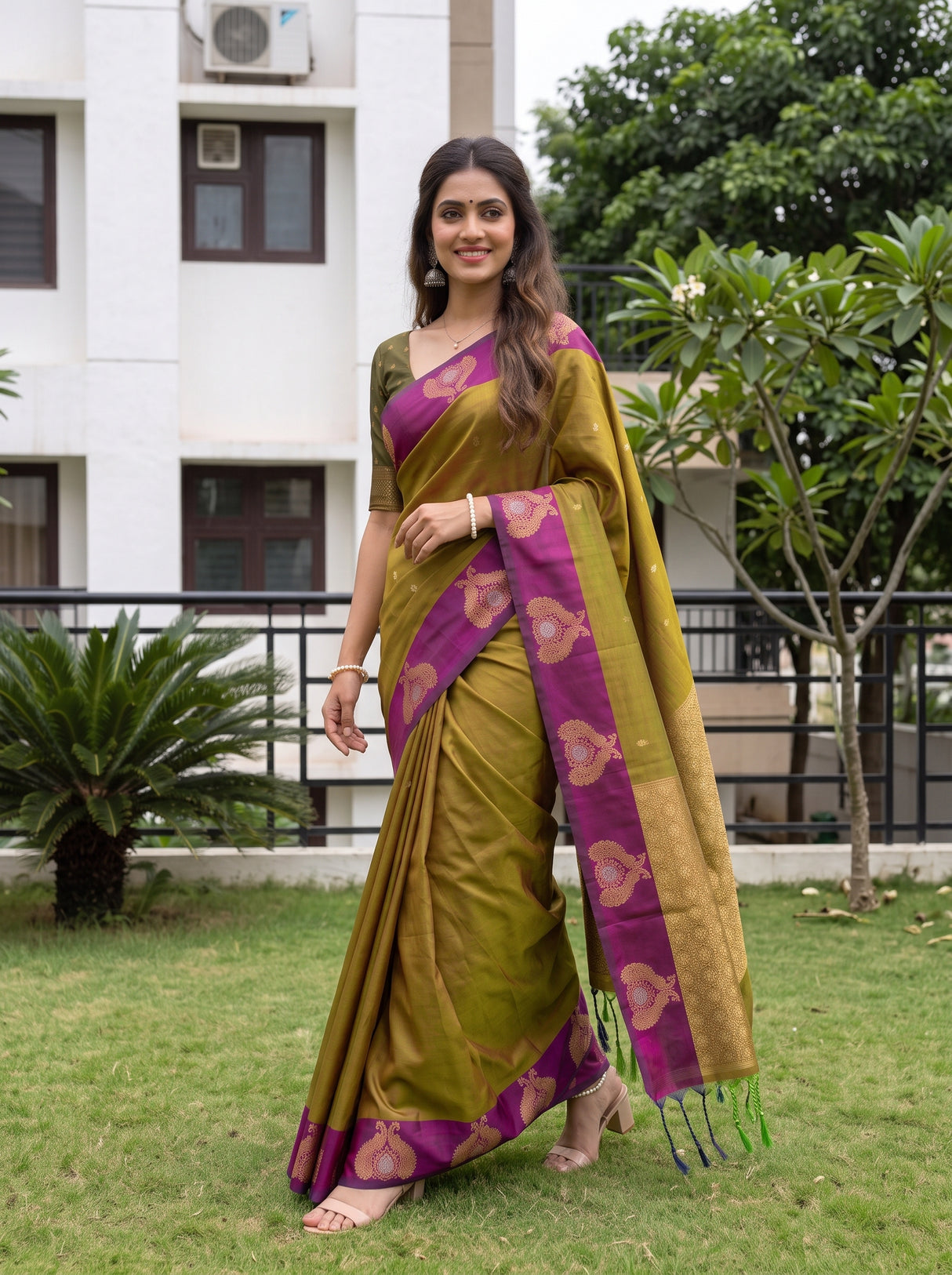 MIMOSA Olive Kanjivaram Art silk Saree — close-up of saree pallu and border