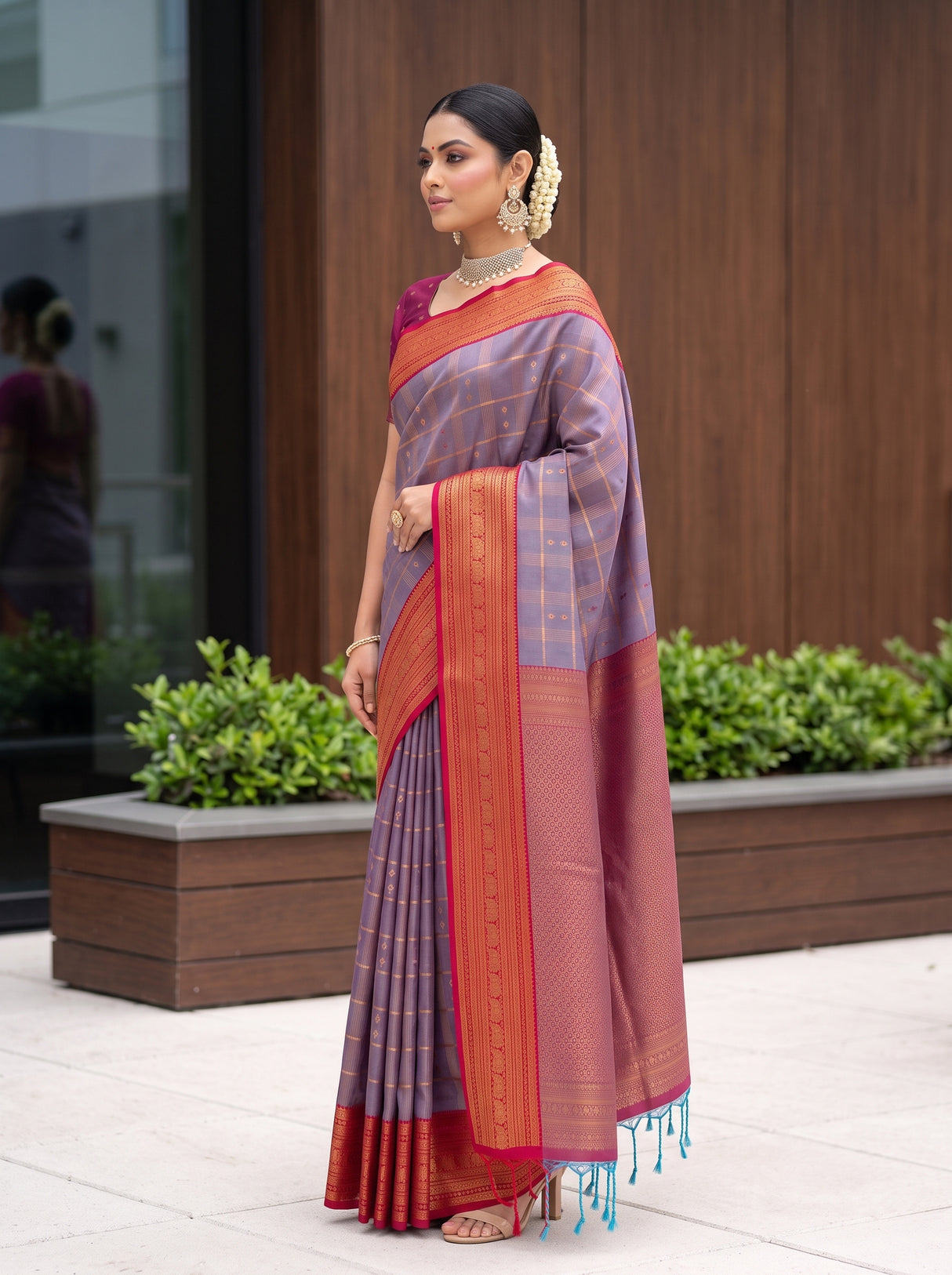 MIMOSA Violet Saree Saree — pose 3 styling detail
