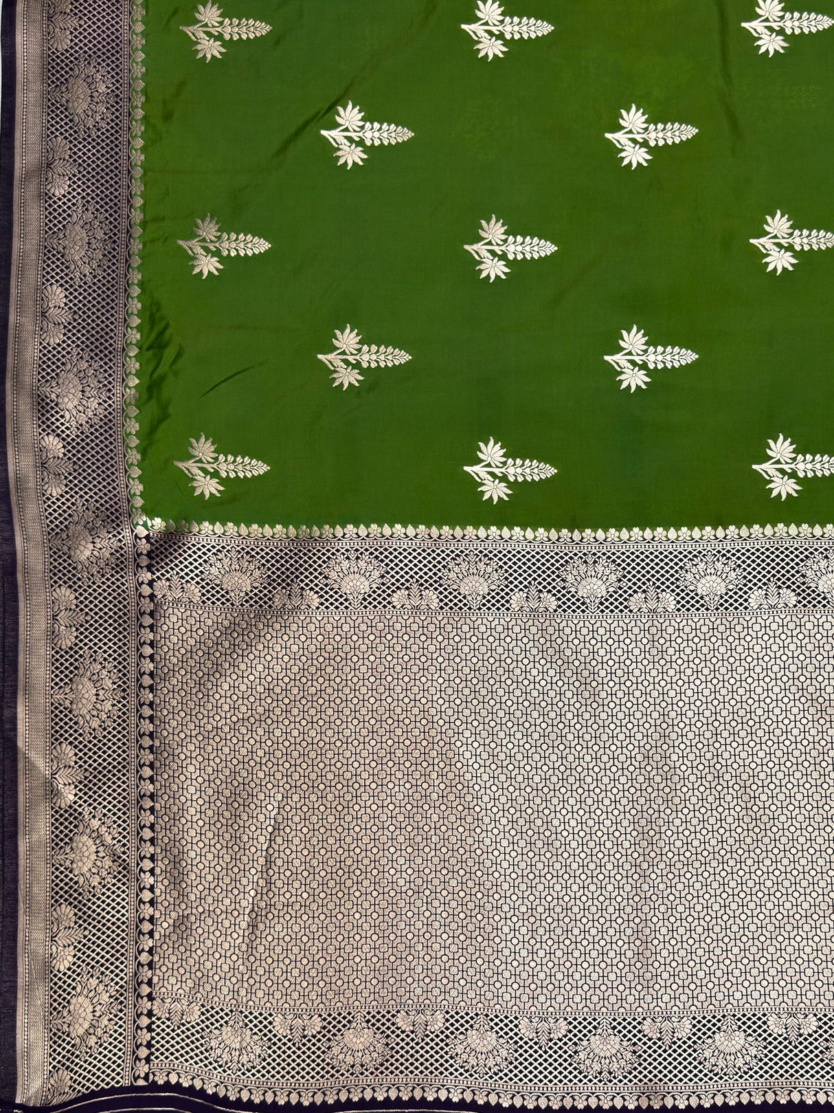 MIMOSA Olive Saree Saree — pallu and zari work detail