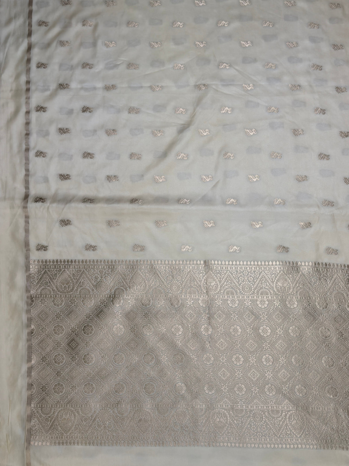 MIMOSA Half White Saree Saree — pallu and zari work detail