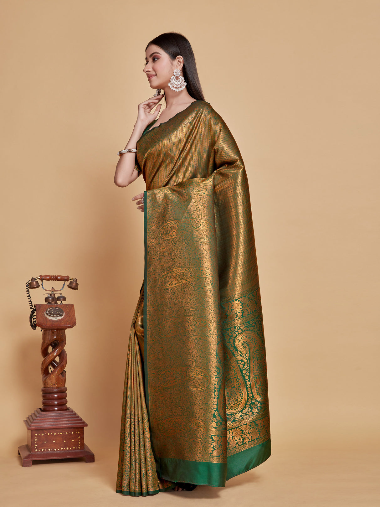 Mimosa Women's Woven Design Kanjivaram Style Art Silk Saree With Blouse Piece : SA00001376GRNFREE