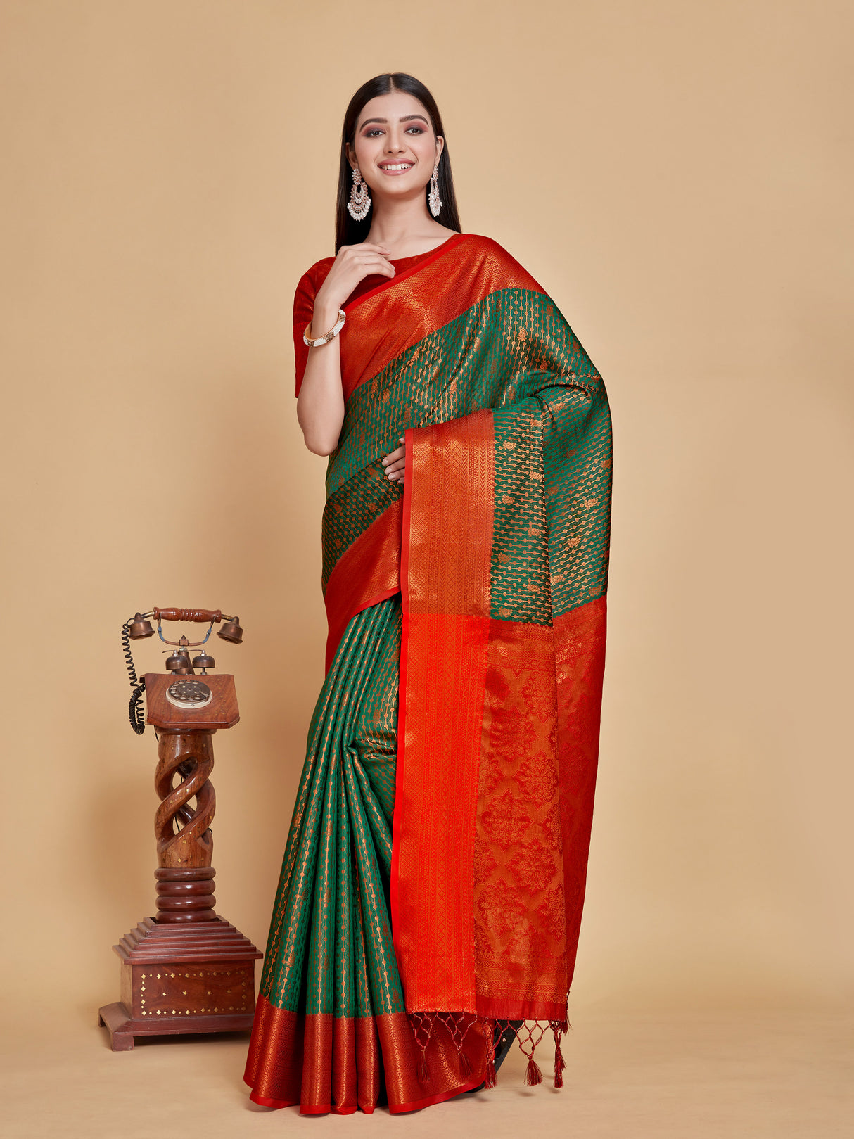 Mimosa Women's Woven Design Kanjivaram Style Art Silk Saree With Blouse Piece : SA00001290GRNFREE