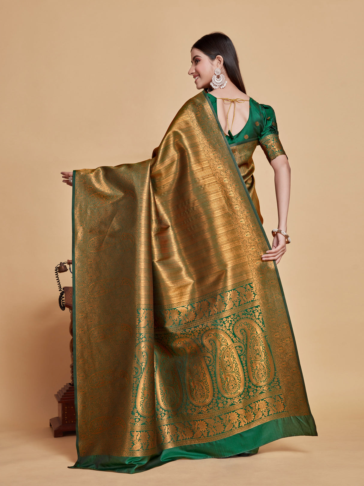 Mimosa Women's Woven Design Kanjivaram Style Art Silk Saree With Blouse Piece : SA00001376GRNFREE