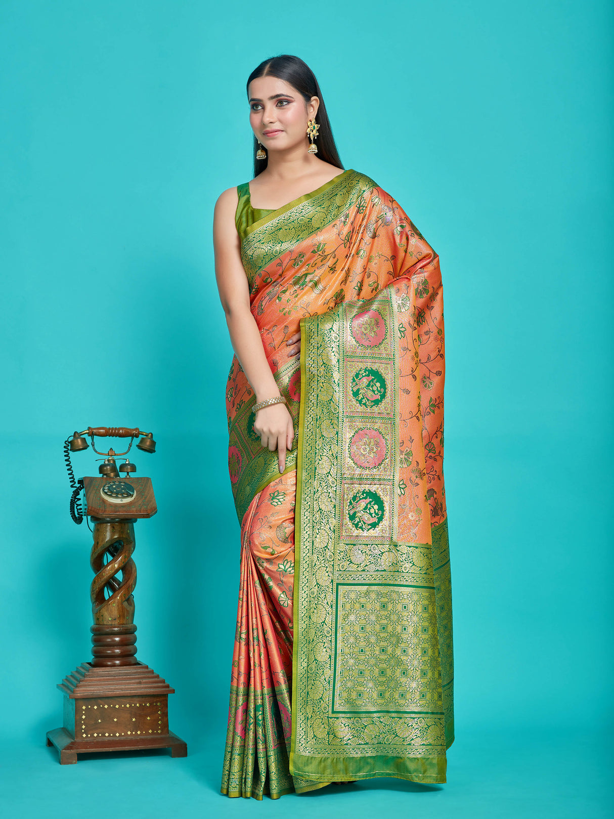 Mimosa Women's Woven Design Patola Style Art Silk Saree With Blouse Piece : SA00001389PCFREE