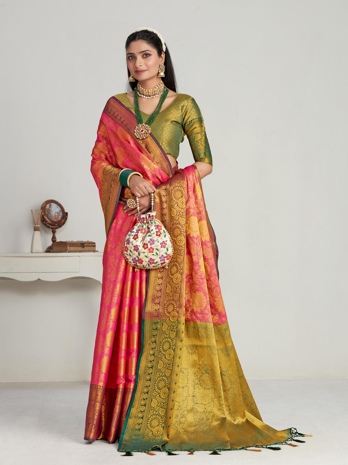 Mimosa Women's Woven Design Kanjivaram Art Silk Saree With Blouse Piece : SA00001128RN