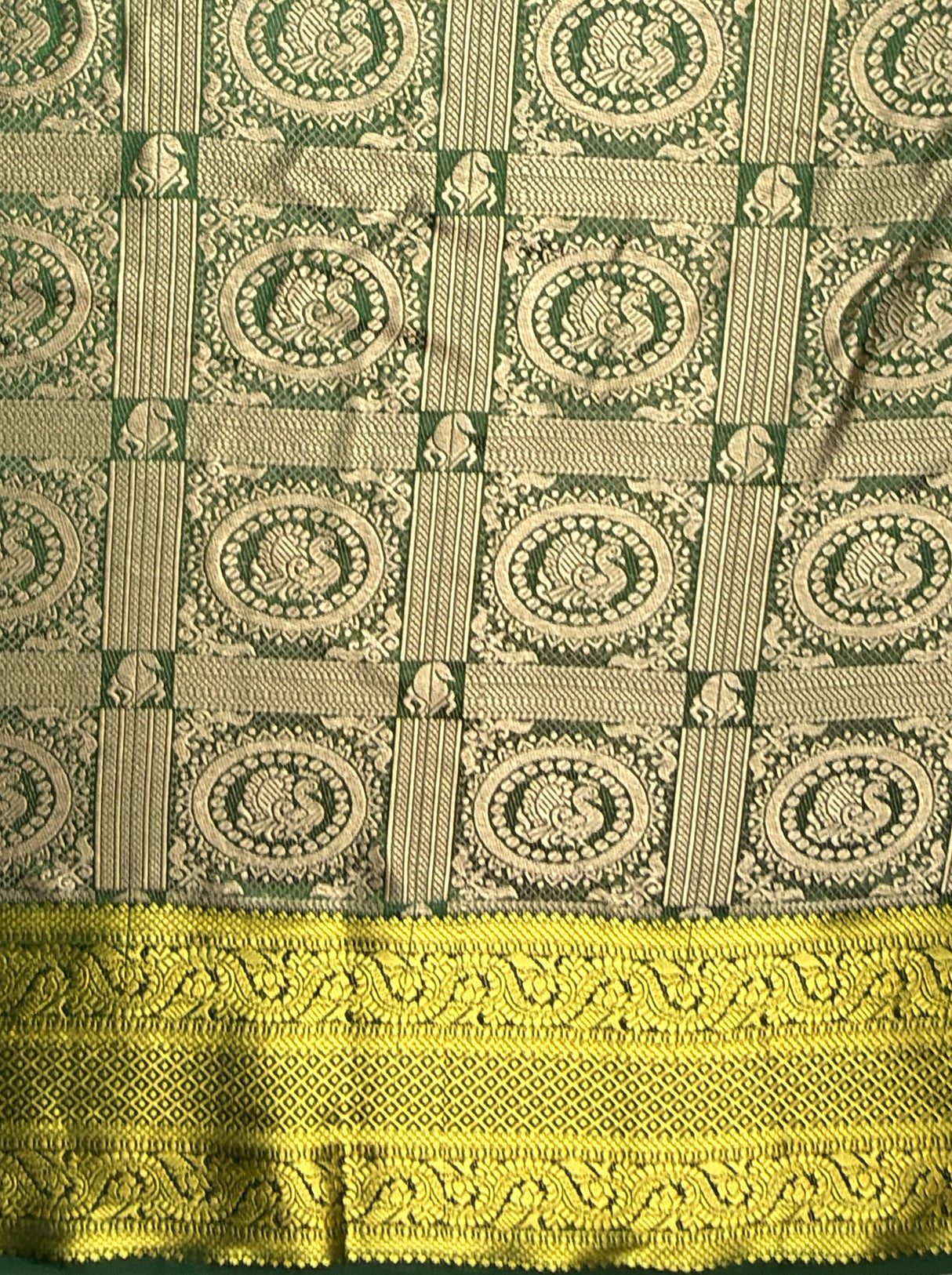 MIMOSA Women's Woven Design Banarasi Style Art Silk  Saree with Blouse Piece - Green ( SA00003126GRNFREE )
