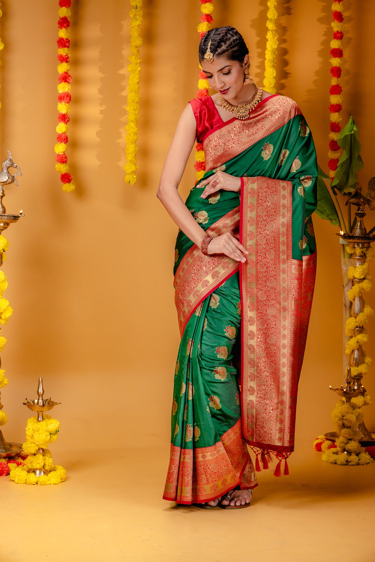 Mimosa Women's Woven Design Kanjivaram Style Art Silk Saree With Blouse Piece : SA00001693GRNFREE