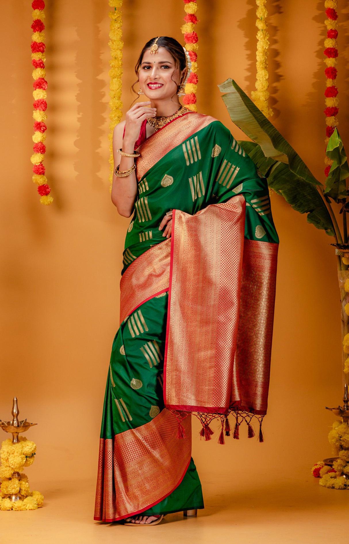 Mimosa Women's Woven Design Kanjivaram Style Art Silk Saree With Blouse Piece : SA00001732GRNFREE