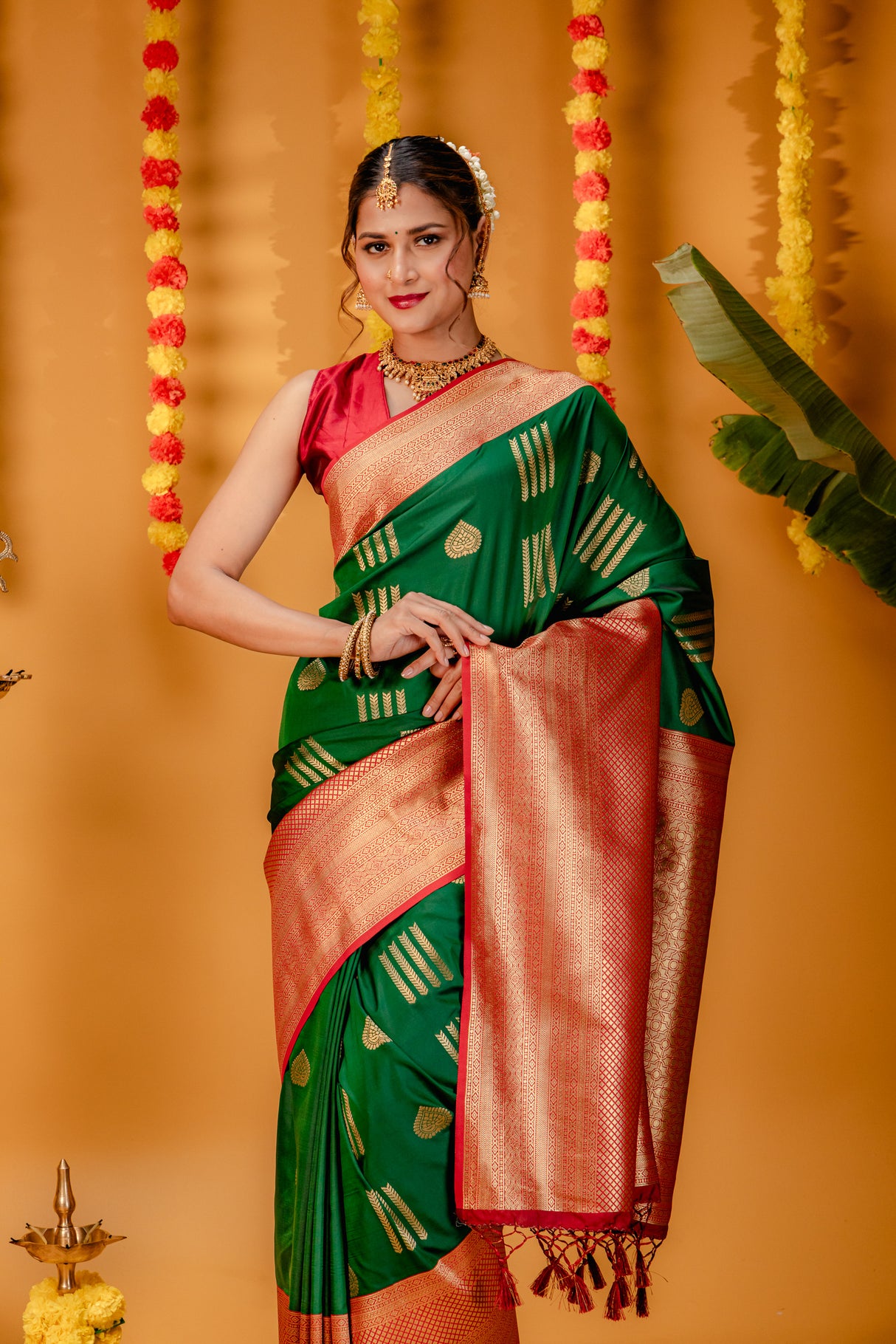 Mimosa Women's Woven Design Kanjivaram Style Art Silk Saree With Blouse Piece : SA00001732GRNFREE