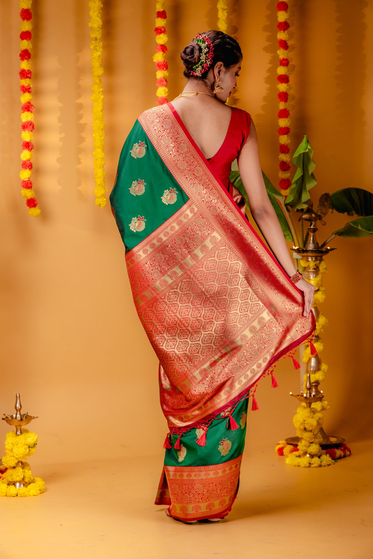 Mimosa Women's Woven Design Kanjivaram Style Art Silk Saree With Blouse Piece : SA00001693GRNFREE