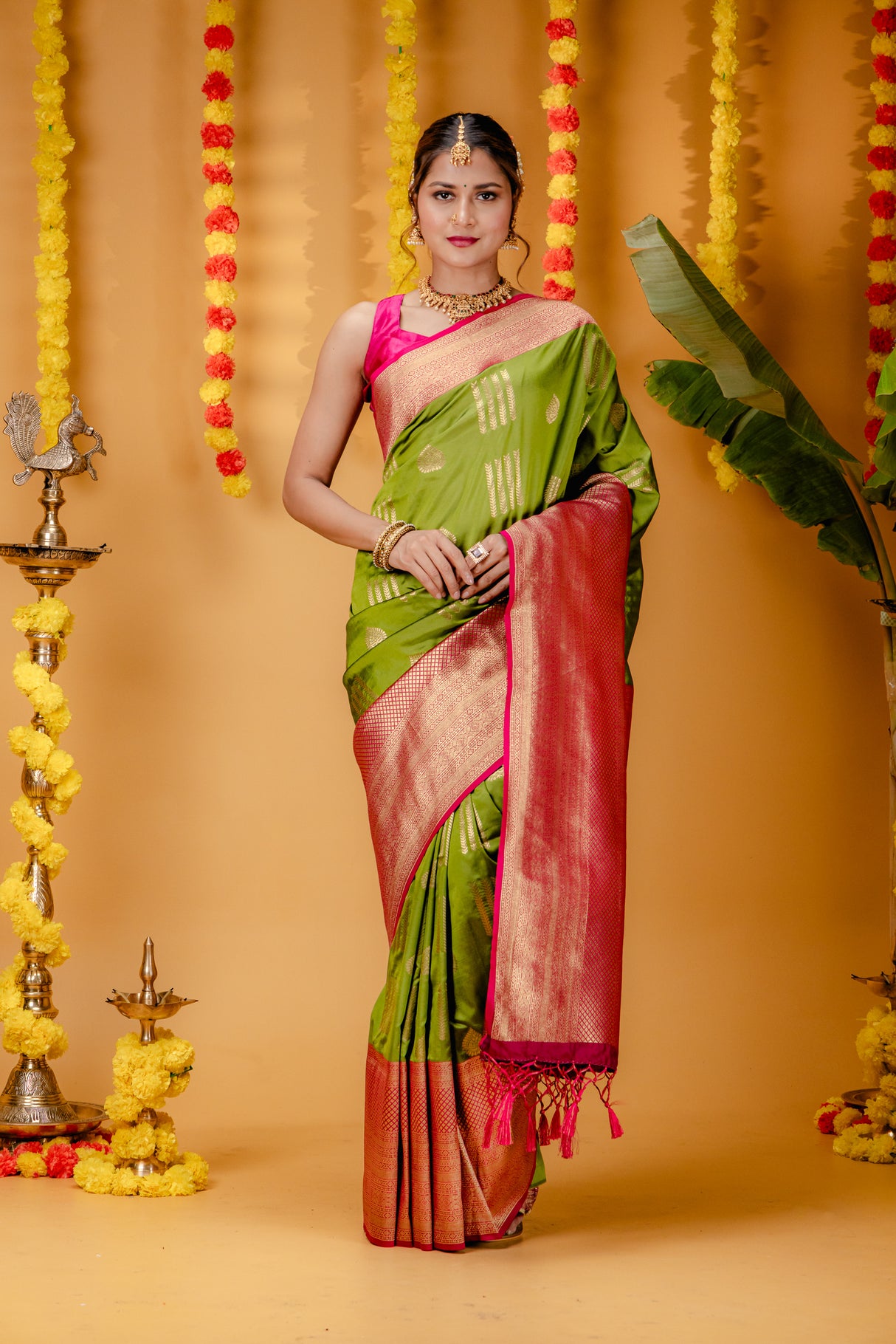 Mimosa Women's Woven Design Kanjivaram Style Art Silk Saree With Blouse Piece : SA00001732OLFREE