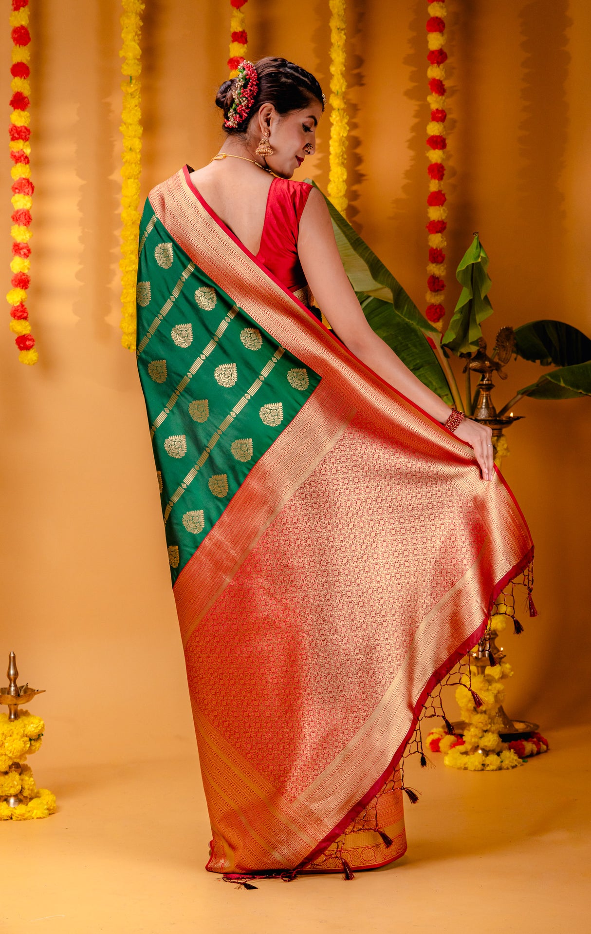 Mimosa Women's Woven Design Kanjivaram Style Art Silk Saree With Blouse Piece : SA00001610GRNFREE