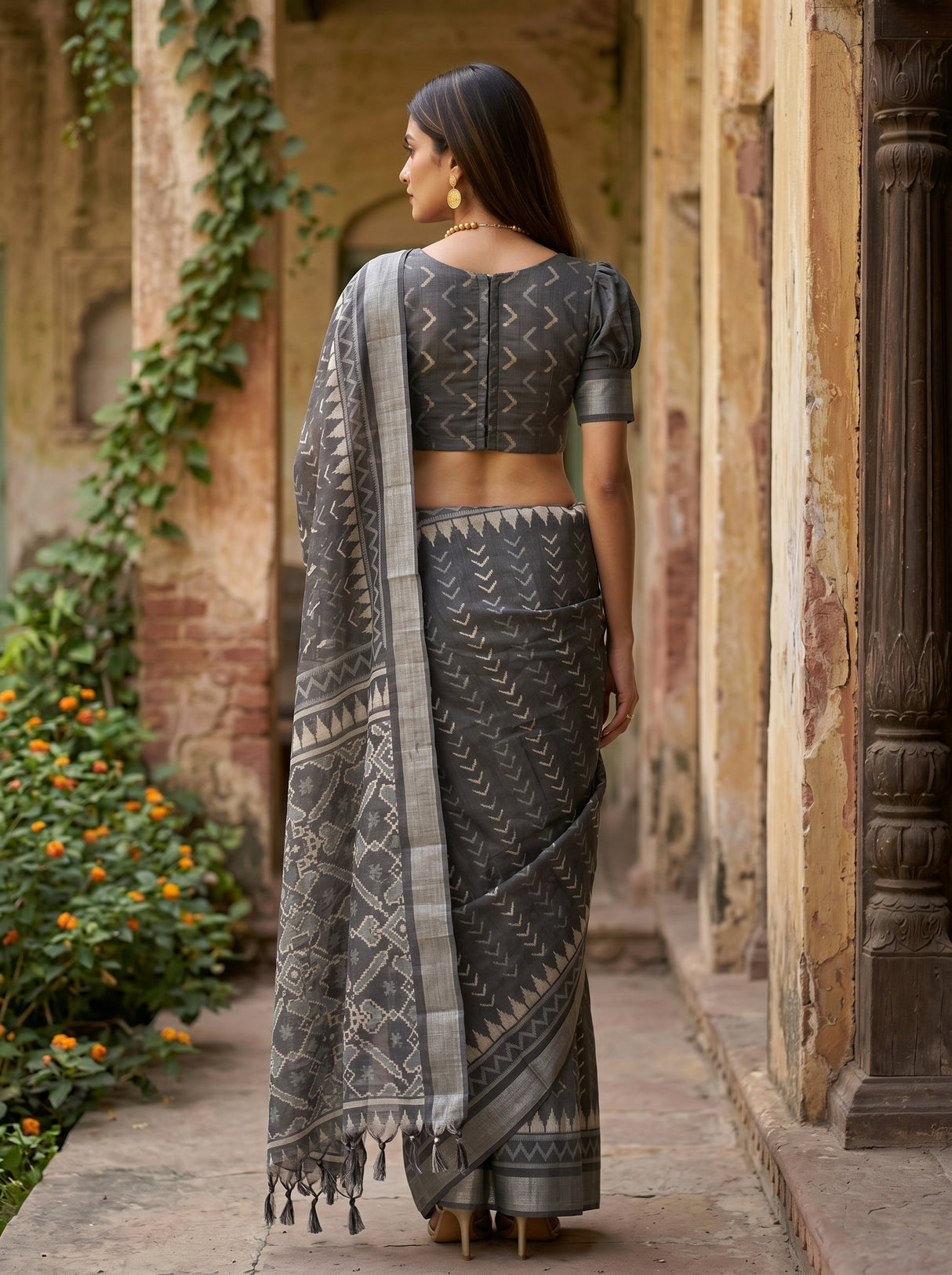 MIMOSA Saree Saree — pose 2 styling detail