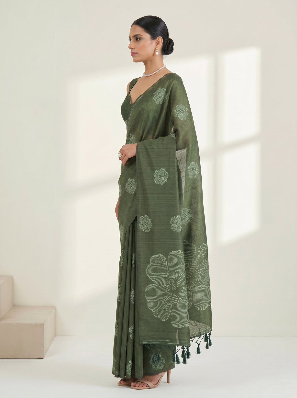 MIMOSA Saree Saree — pose 3 styling detail