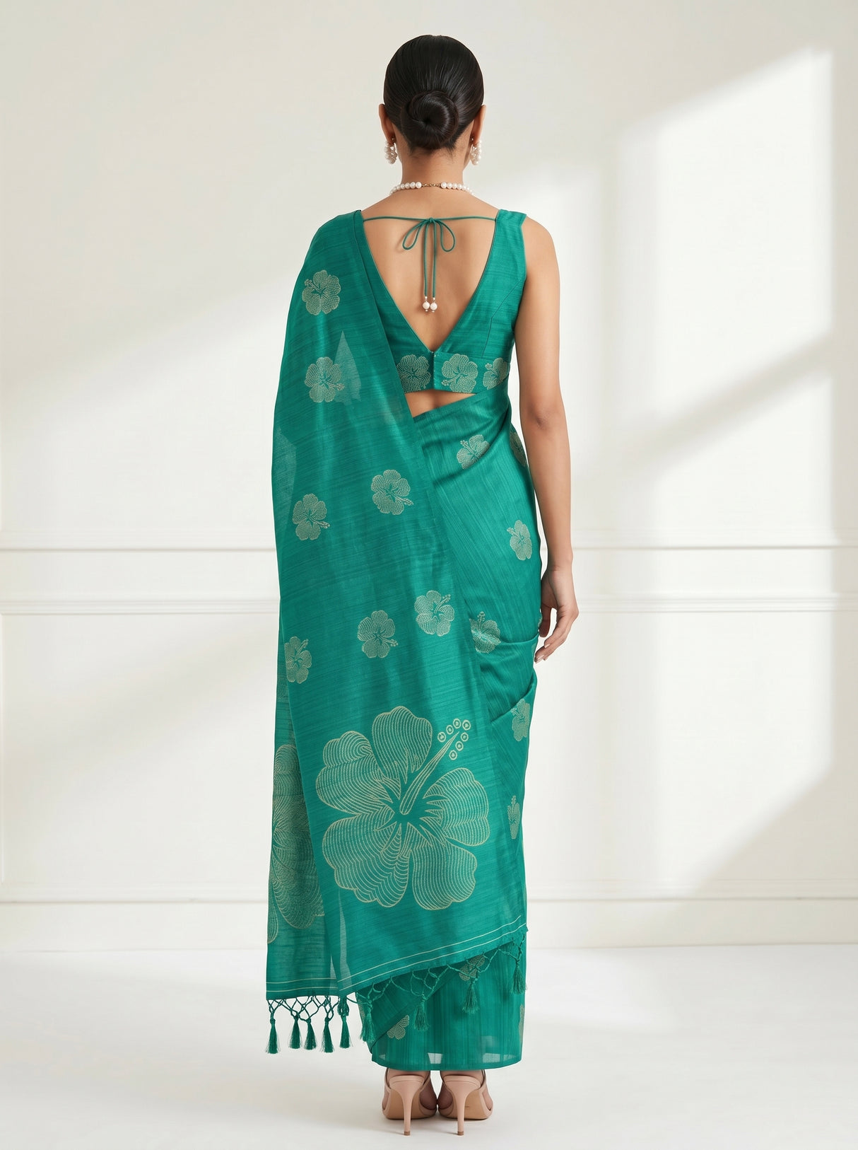 MIMOSA Saree Saree — pose 2 styling detail