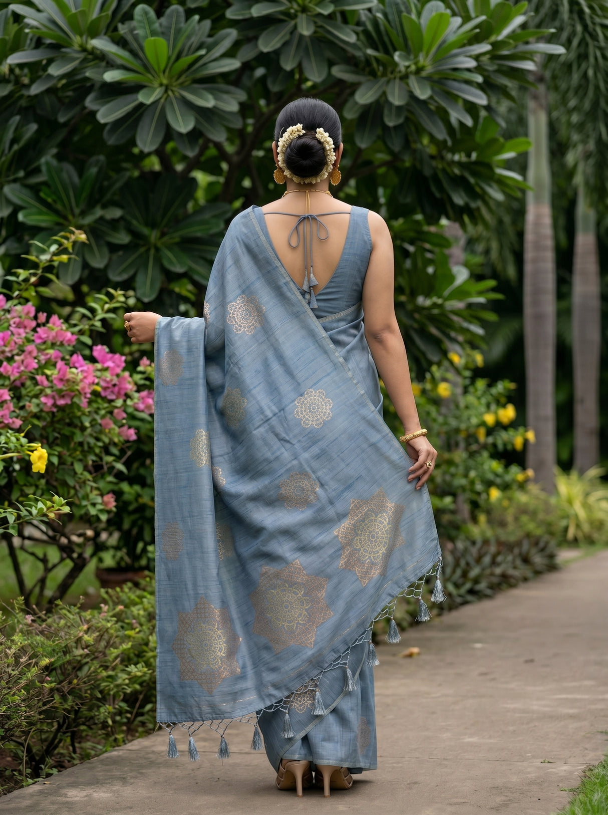 MIMOSA Saree Saree — pose 2 styling detail
