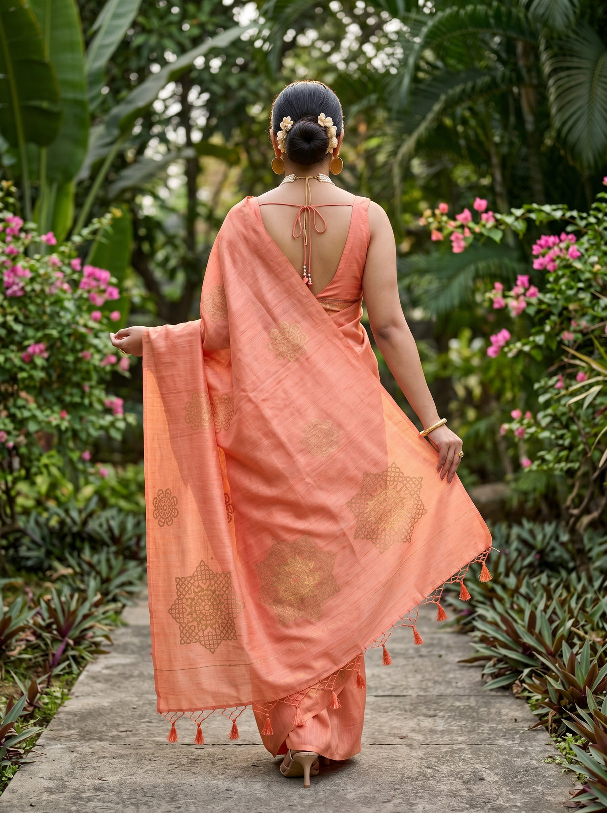 MIMOSA Saree Saree — pose 2 styling detail