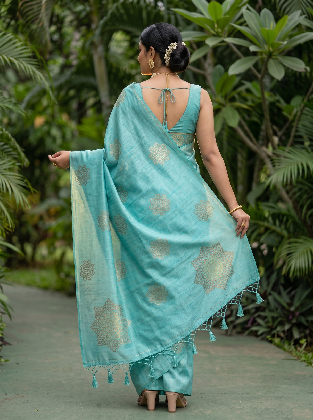 MIMOSA Saree Saree — pose 2 styling detail