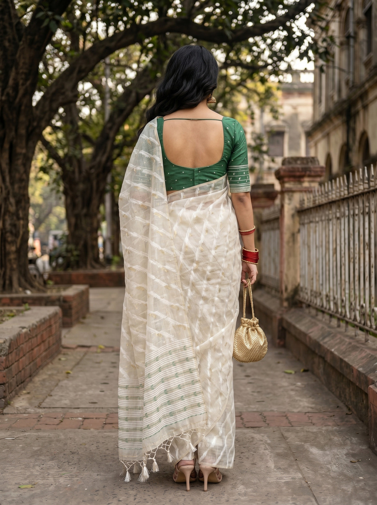 MIMOSA Saree Saree — pose 2 styling detail