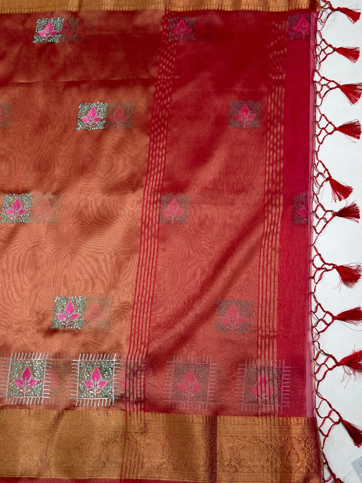MIMOSA Strawberry Saree Saree — pallu and zari work detail