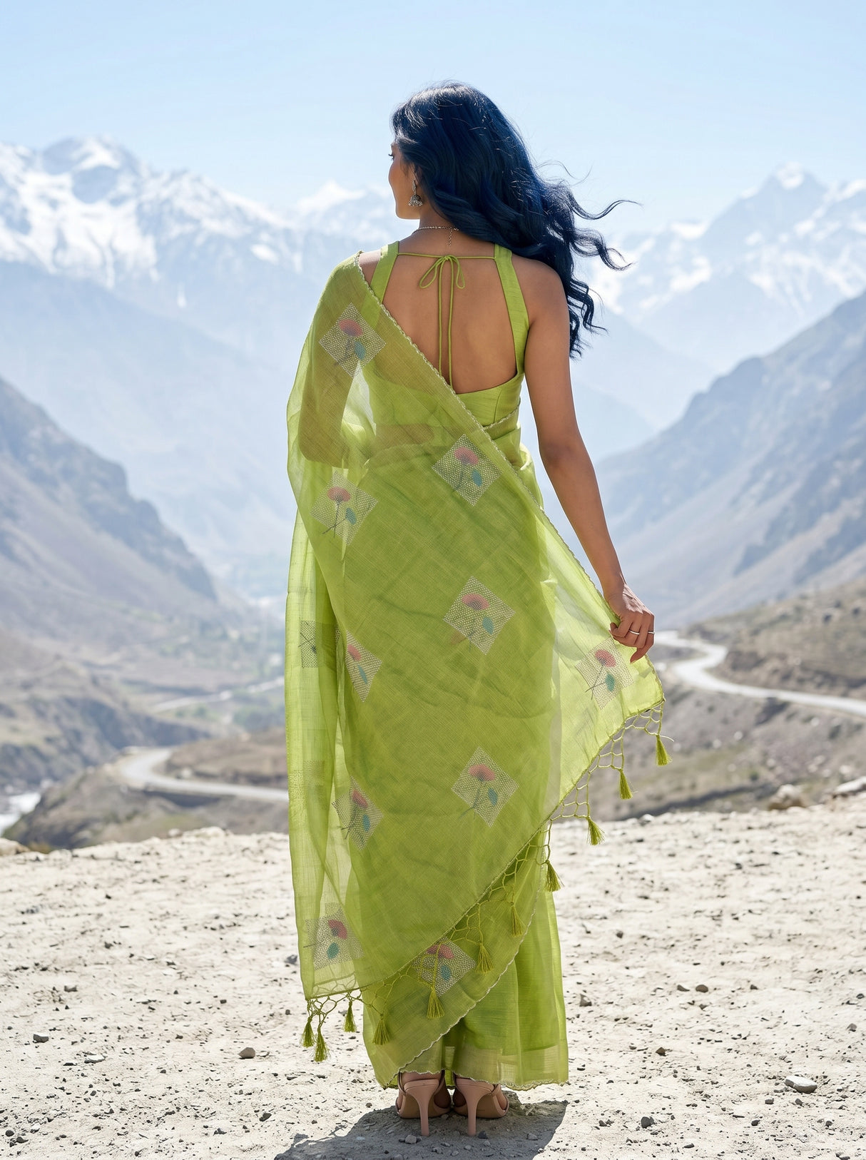 MIMOSA Saree Saree — pose 2 styling detail
