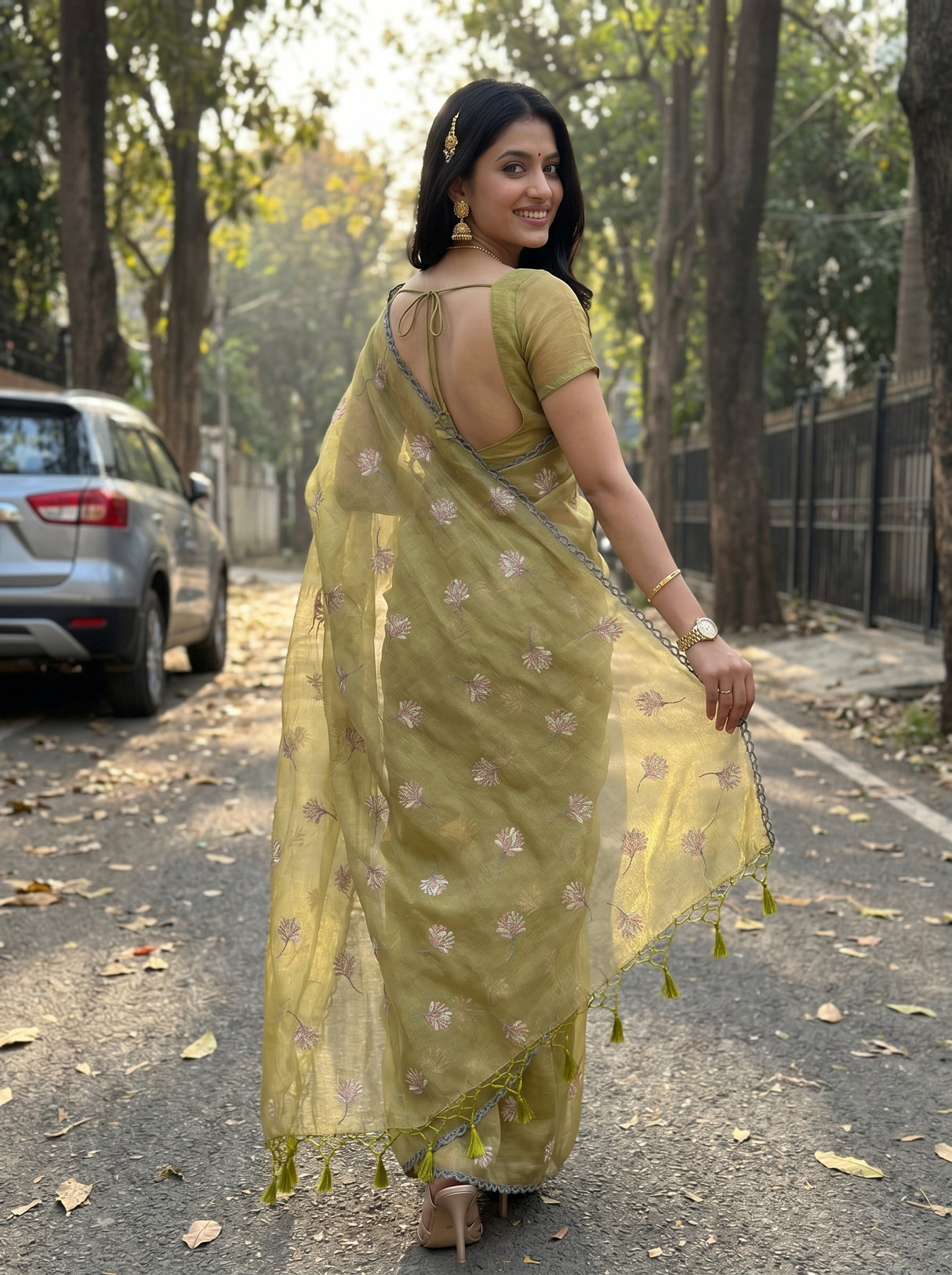 MIMOSA Saree Saree — pose 2 styling detail