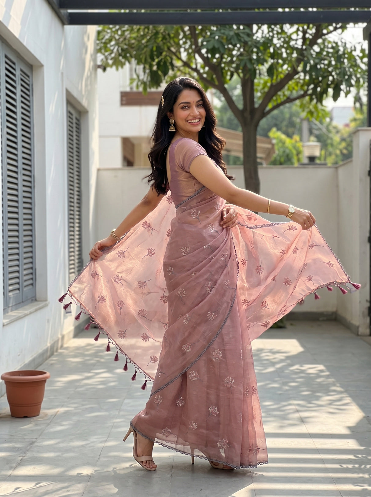 MIMOSA Saree Saree — pose 5 styling detail