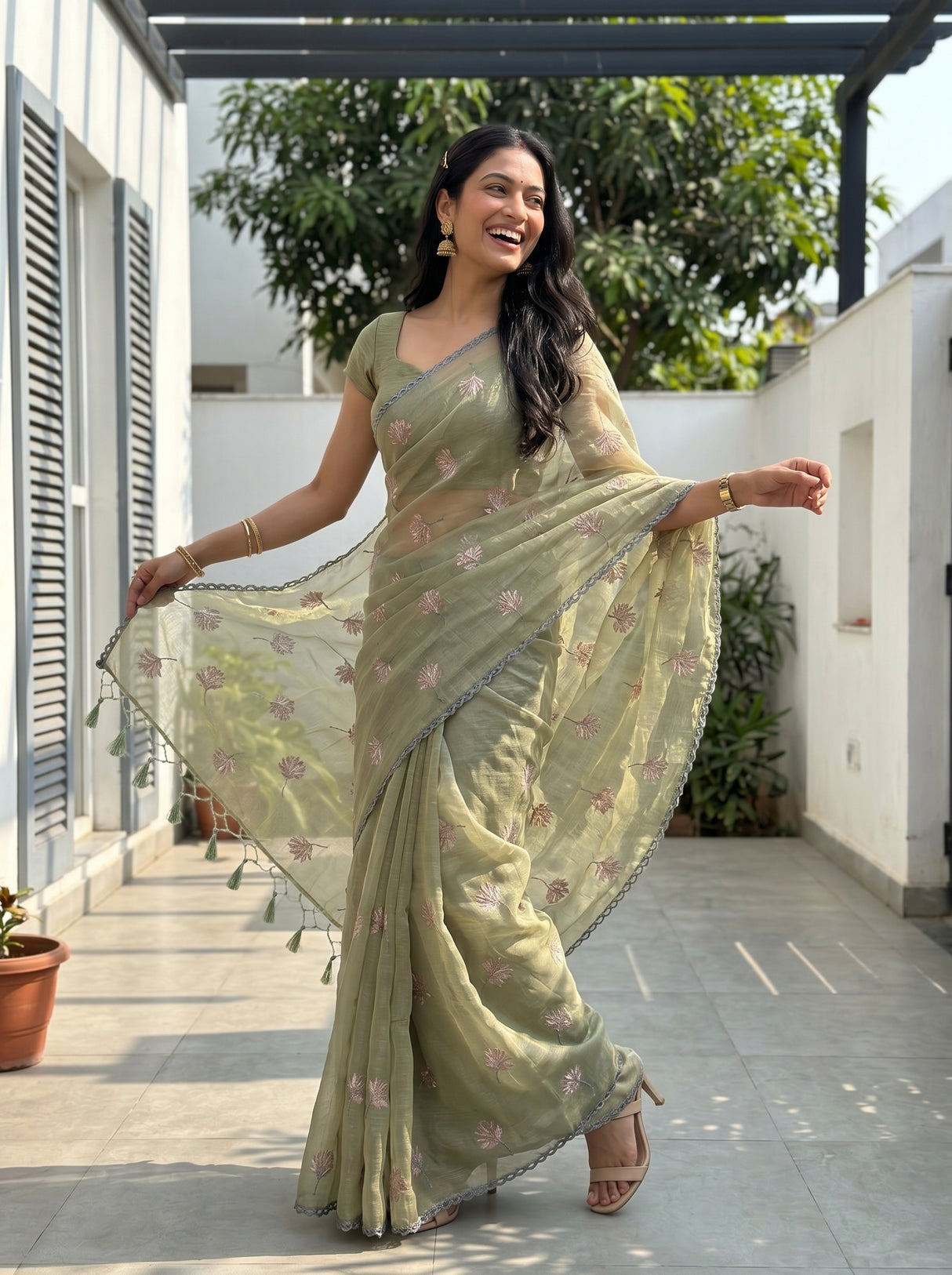 MIMOSA Saree Saree — pose 5 styling detail