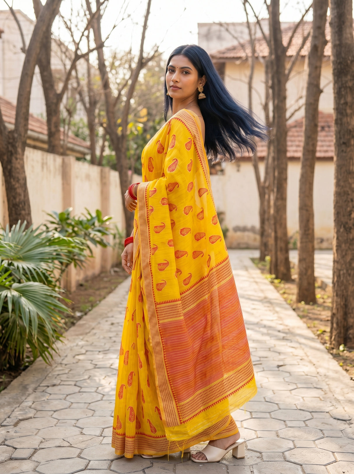 MIMOSA Gold Banarasi Linen Saree — pose 7 styling detail