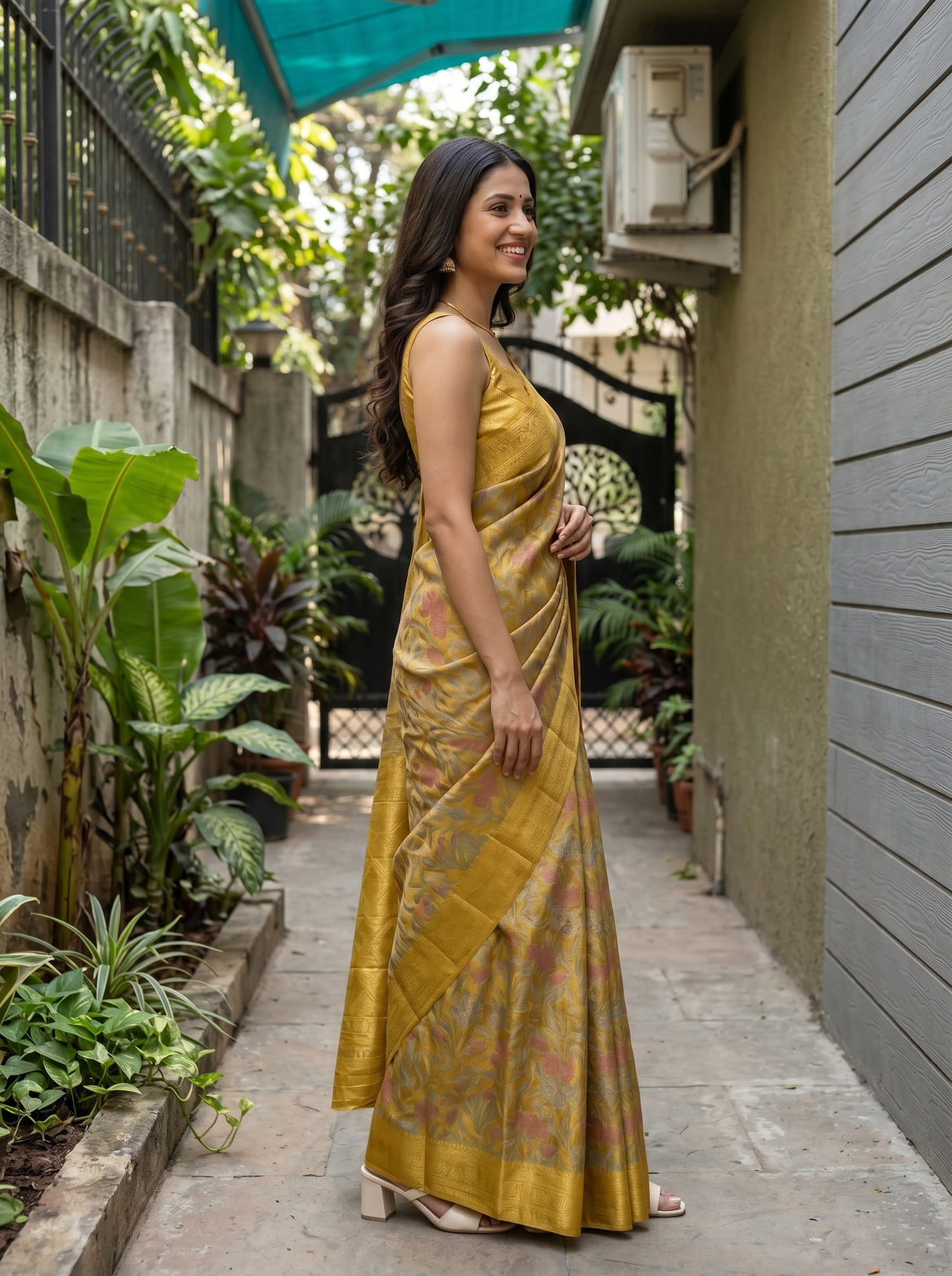 MIMOSA Saree Saree — pose 3 styling detail