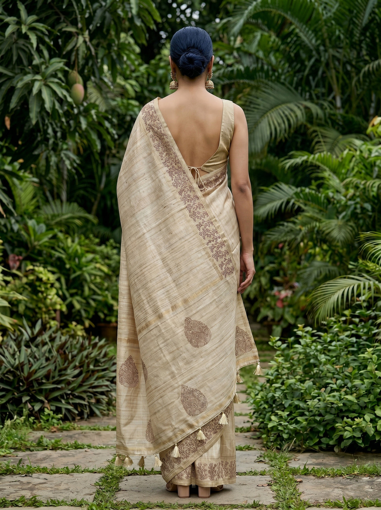 MIMOSA Tussar Saree Saree — pose 2 styling detail