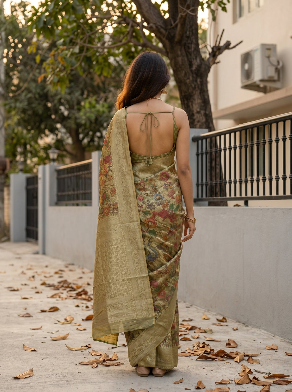 MIMOSA Saree Saree — pose 2 styling detail