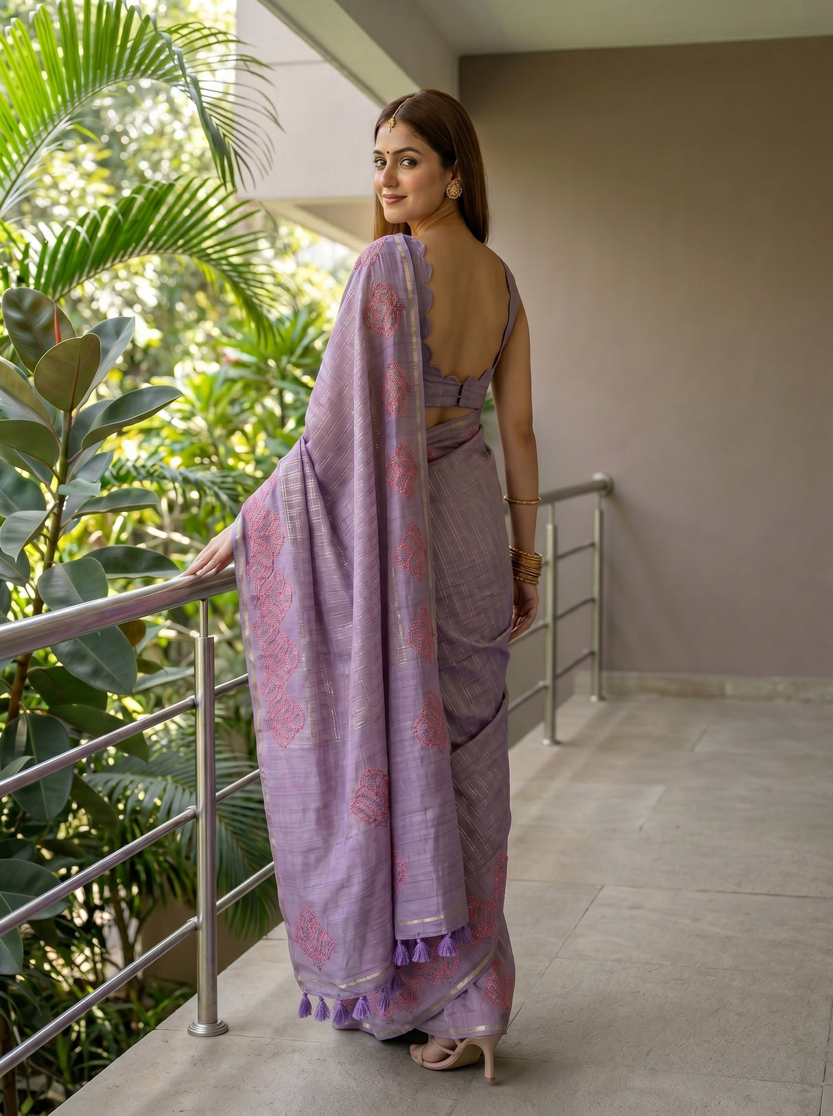 MIMOSA Violet Saree Saree — pose 2 styling detail