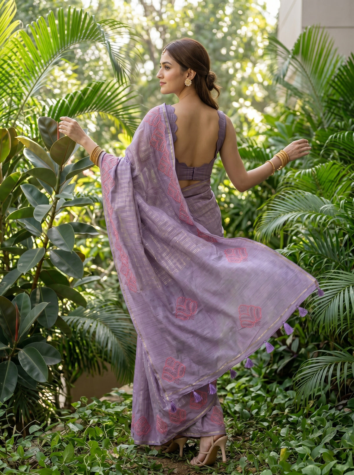 MIMOSA Violet Saree Saree — pose 3 styling detail