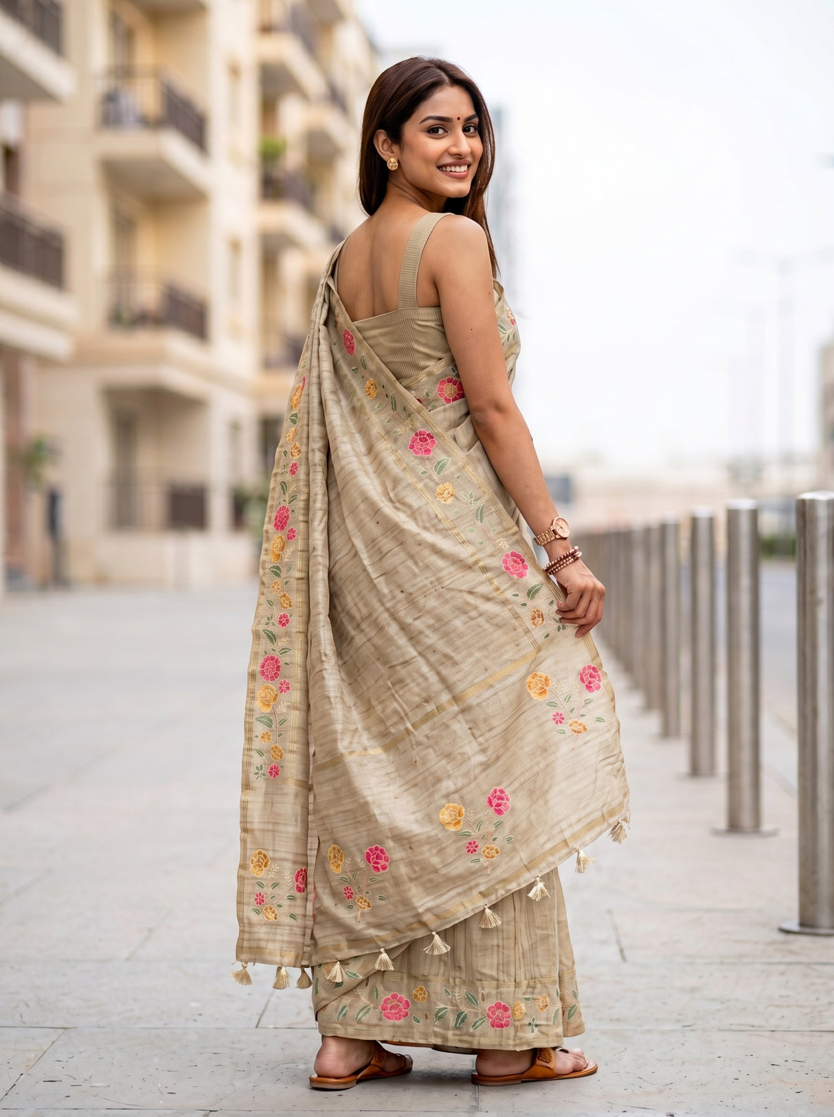 MIMOSA Saree Saree — pose 7 styling detail