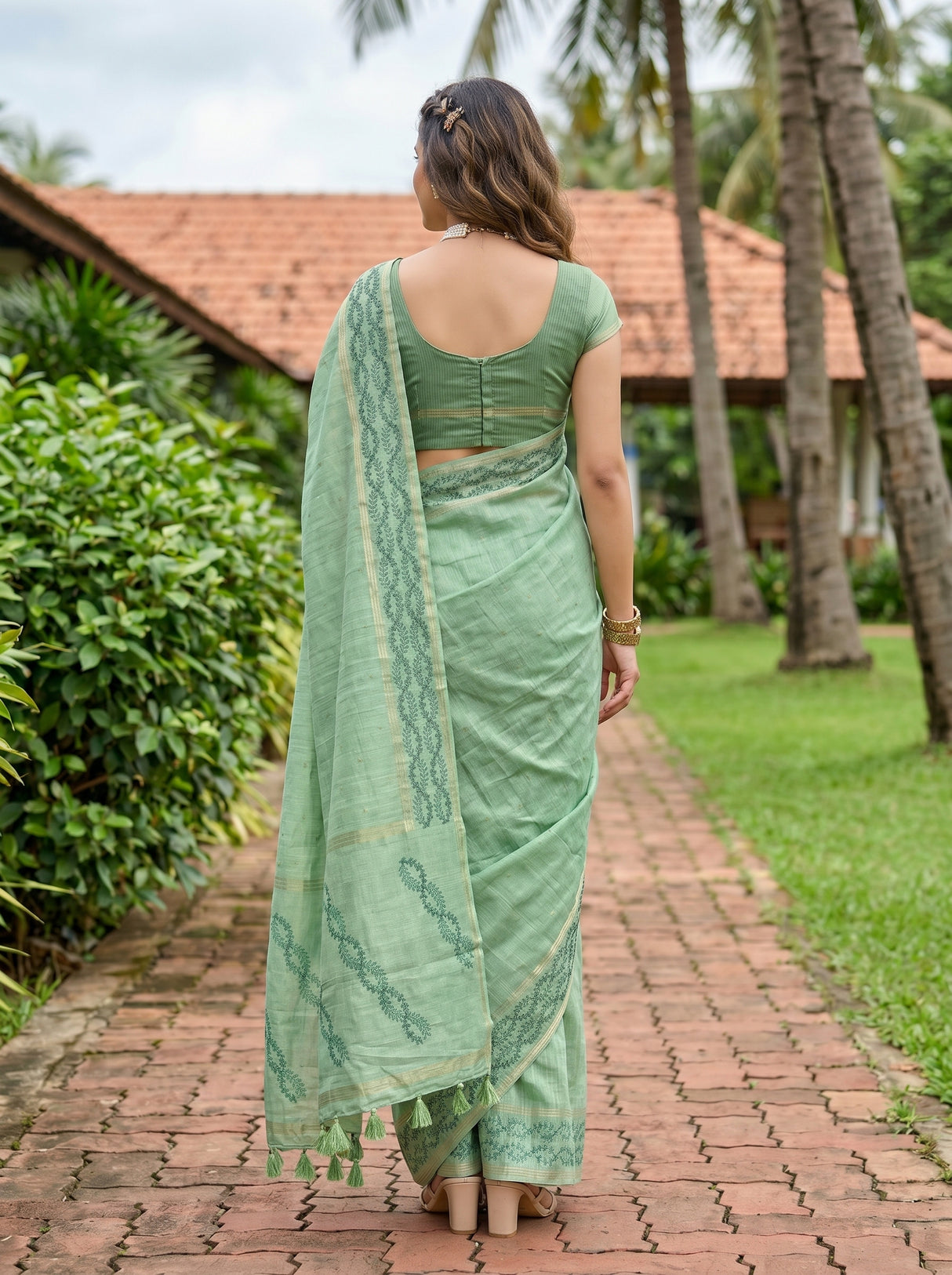 MIMOSA Saree Saree — pose 2 styling detail