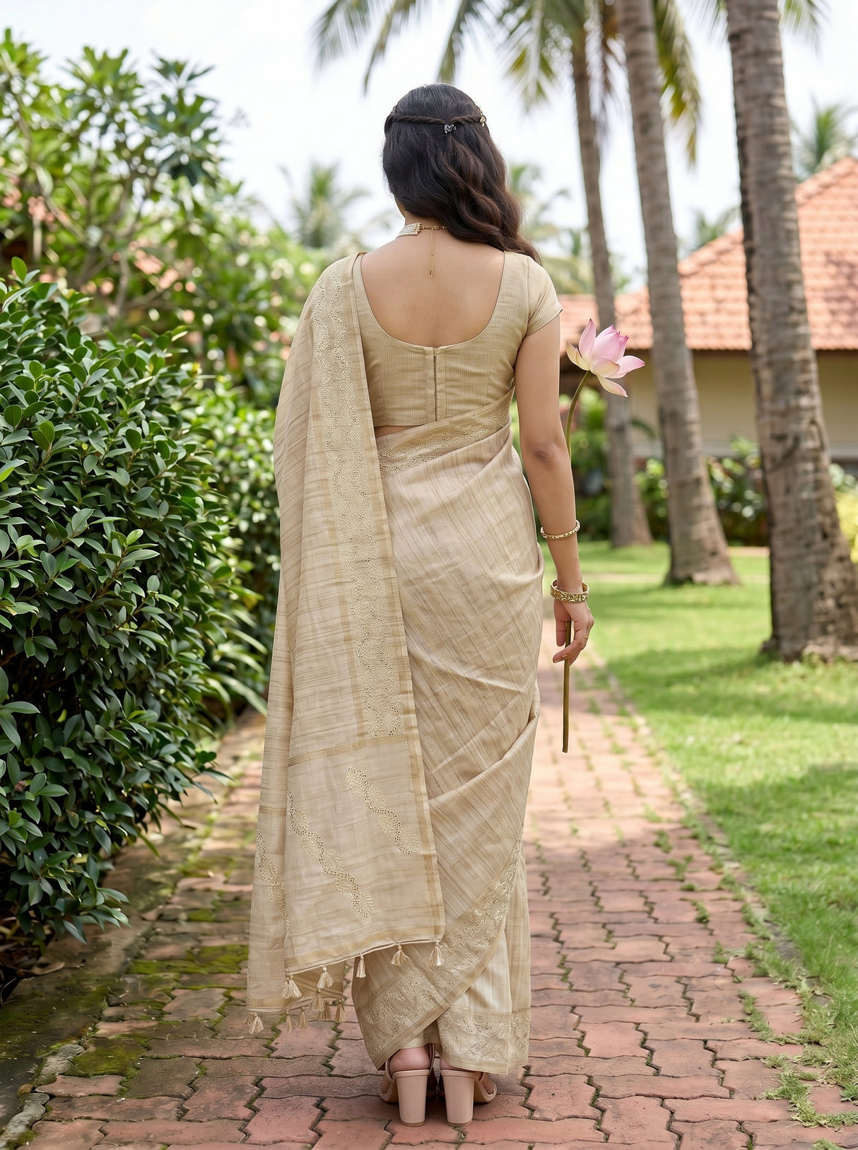 MIMOSA Saree Saree — pose 2 styling detail
