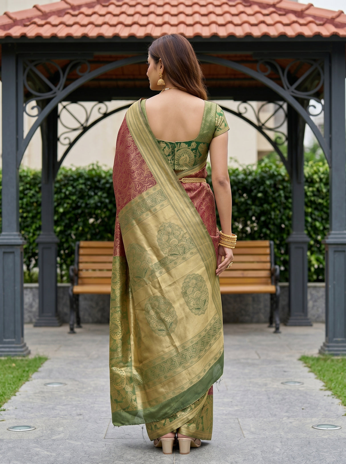 MIMOSA Saree Saree — pose 2 styling detail