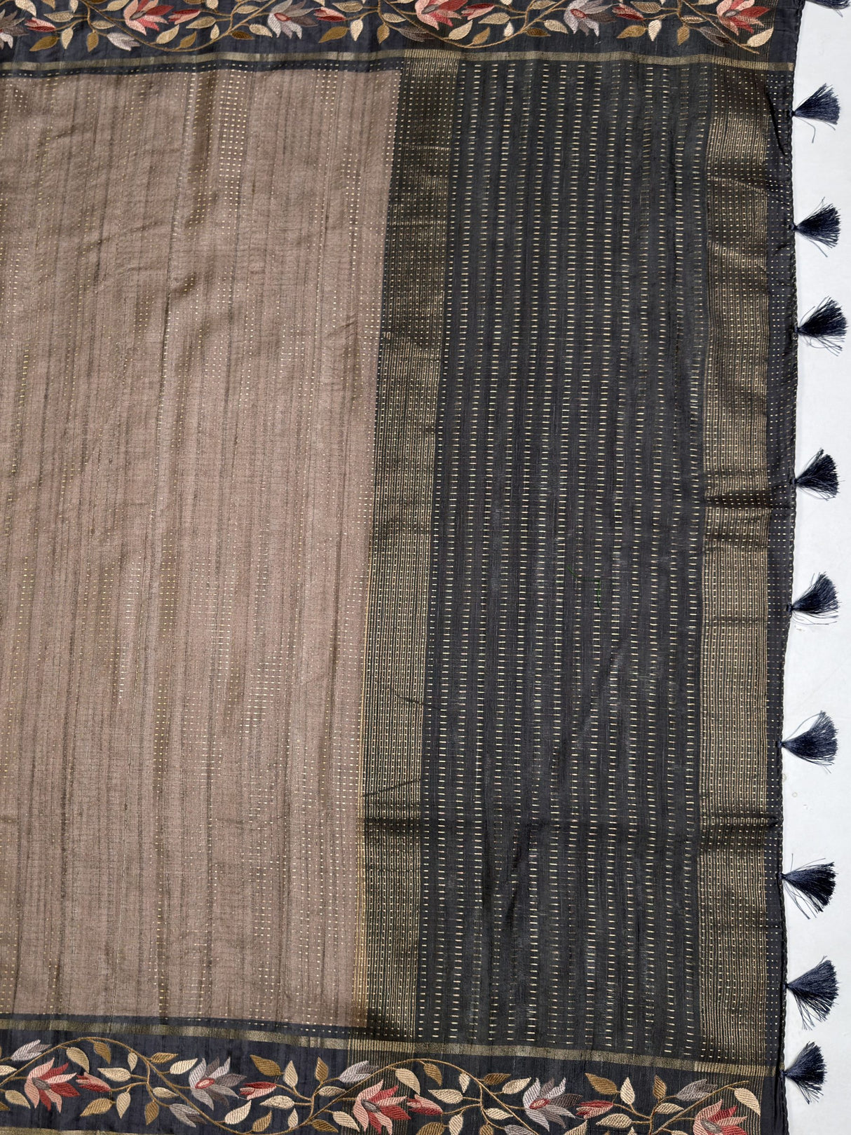 MIMOSA Grey Banarasi Art Silk Saree — pallu and zari work detail
