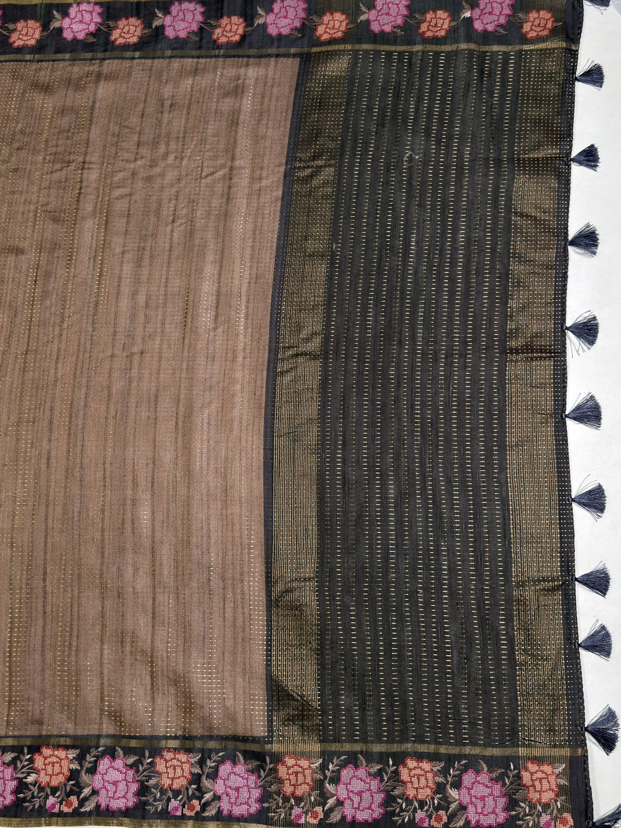 MIMOSA Grey Banarasi Art Silk Saree — pallu and zari work detail