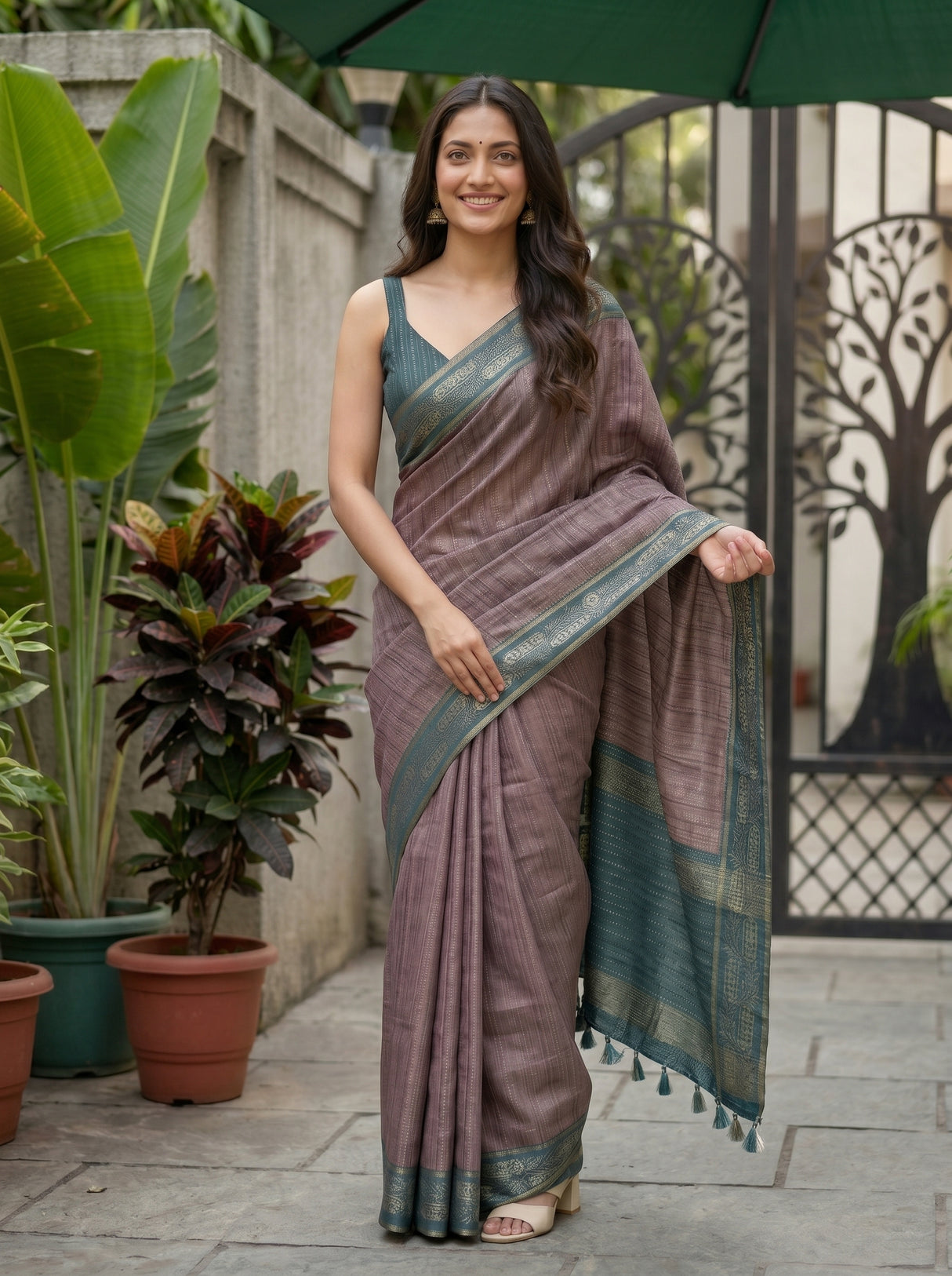 MIMOSA Saree Saree — pose 5 styling detail