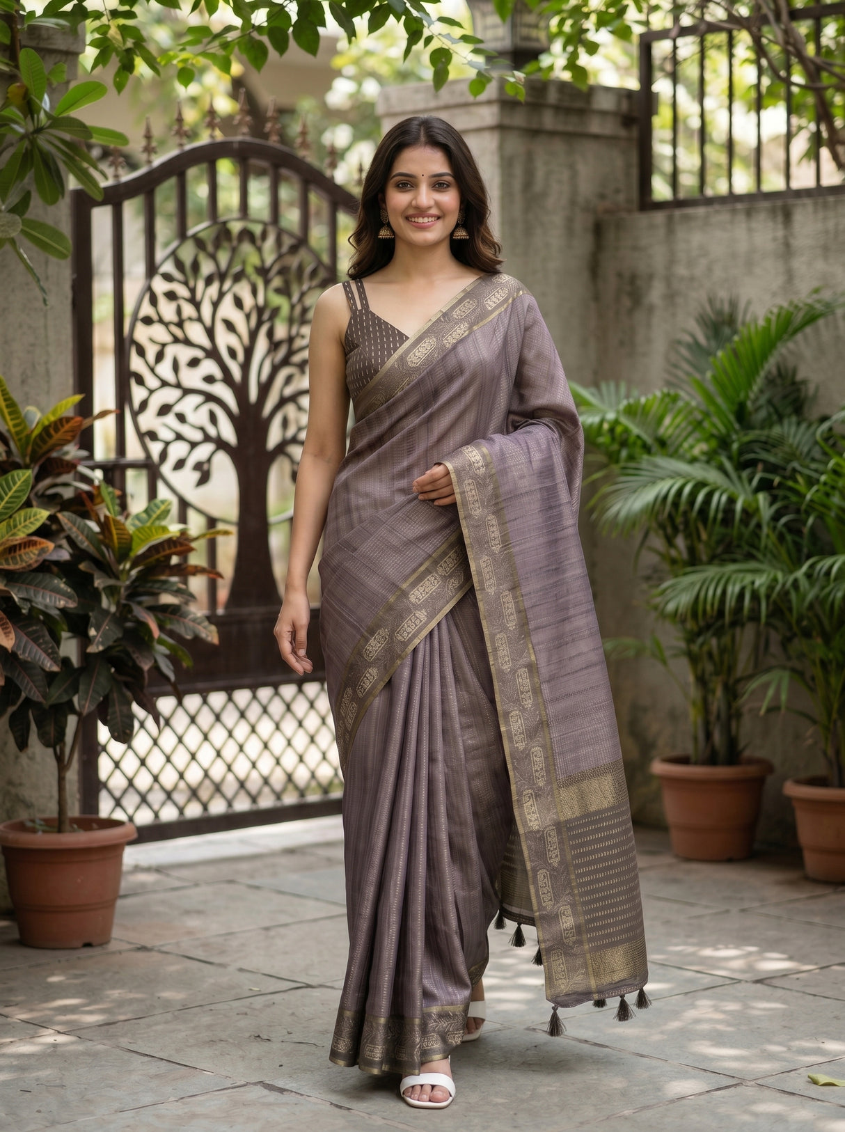 MIMOSA Saree Saree — pose 6 styling detail